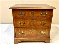 GEORGIAN REPRODUCTION 3-DRAWER CHEST