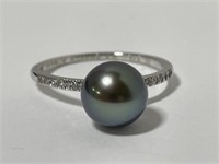 10 kt White Gold Tahitian Pearl and Diamond Ring