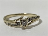 10 kt Gold diamond Ring Size 5 1/2