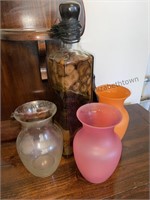 3 vases and decorated bottom