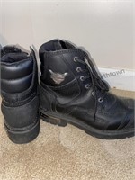 Size 9.5 men's Harley Davidson motorcycle boots