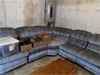 Sectional sofa, has side recliners items on in