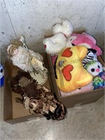 2 box lot stuffed animals and dolls
