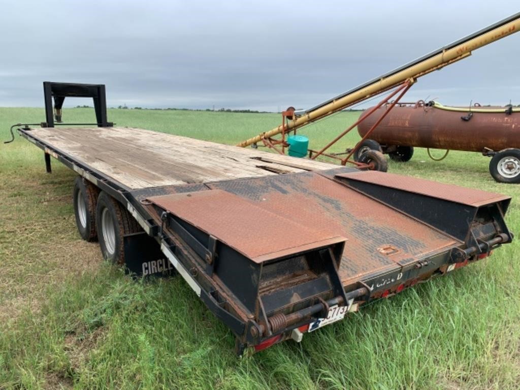 Circle D gooseneck flatbed trailer | Live and Online Auctions on HiBid.com