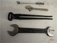 pincers,wrenches & breaker bar