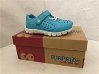 (24x bid)Surprize Teal Kids Shoes-Size 6
