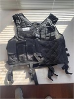 TACTICLE VEST APPEARS NEW NEVER WORN