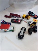 Assorted metal toy cars w 2 knives