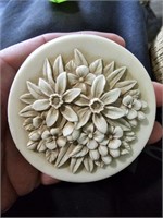 Alabaster trinket euorom art flower box