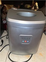 COUNTERTOP ICE MAKER APPERS NEW