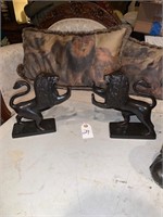 LOT OF 2 SMALL METAL LIONS