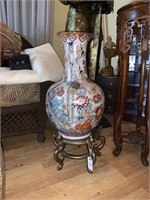 LARGE ORIENTAL VASE WITH STAND