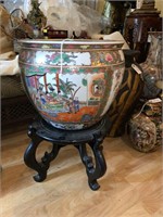 LARGE ORIENTAL VASE WITH STAND
