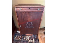 Antique wooden napkin chest, All contents and