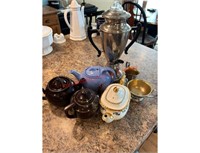 Tea pots, coffee pot
