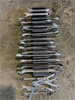 LOT OF SMALL WRENCHES