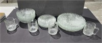 Glass Plate Set - 4 cups (one has a crack in it),