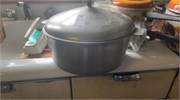 Streamline frying pans and cooking pot
