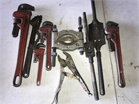 Group of 4 pipe wt, a bearing puller,