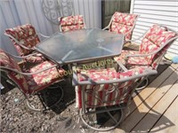 patio set Table & 6 chairs w nice pads
