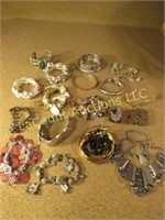 costume jewelry bracelet lot