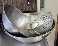 2 Large Stainless Mixing Bowls and Colander