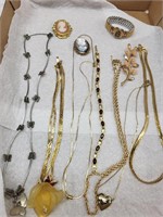 Costume Jewelry Cameo's, Bracelet +