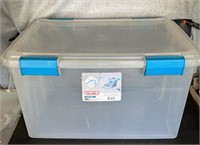 STORAGE TOTE WITH SNAP ON LID