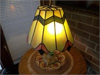 Table lamp with stained glass shade