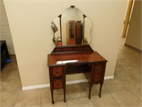 Antique 4 Drawer Dressing Table / Stool/ Mirror