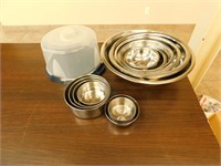 Various size mixing bowls/cake pan