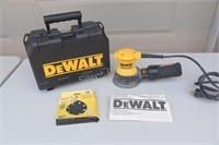 Dewalt DW421 Random Orbit Palm Sander