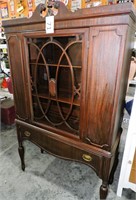 Early 20th Century Federal Style Display Case