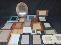 35 PICTURE FRAMES, FRAMED PRINT & WALL MIRROR