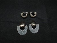2 Pairs of Clip On Earrings