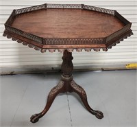 Beautiful George III Style Mahogany Tilt Top Table