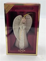 2004 lenox Angel annual ornament