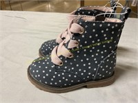 Little Girls size 6 Cat&Jack boots