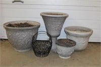 4 Planters/Pots