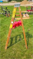 5 ft wooden stepladder