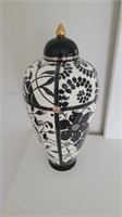 Urn/vase with top