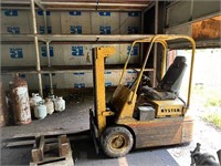 Hyster Forklift - BUYER MUST LOAD