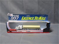 007 Licence to kill Kenworth tanker