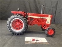 1:16 scale International tractor