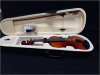 Craftsman beginners violin with extra strings,