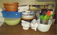 Lot of kitchenware that includes Tupperware with