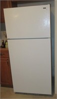 Hot Point fridge/freezer model HTR16ABSHRWW.