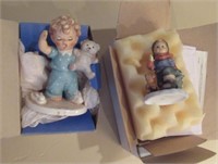Goebel 2001 figurine with box A Joyful Yuletide