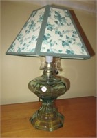Kerosene lamp style lamp with shade. Measures: