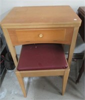 Singer sewing machine in wood cabinet with